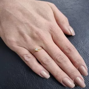 Anel Ouro 18K E Diamante Solitário