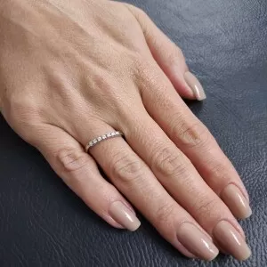 Meia Aliança Ouro Branco E Diamantes