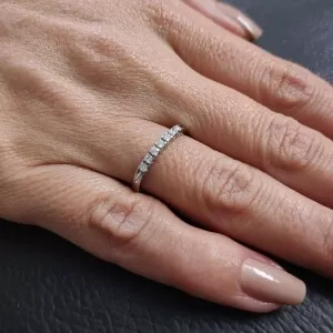 Meia Aliança Ouro Branco E Diamantes